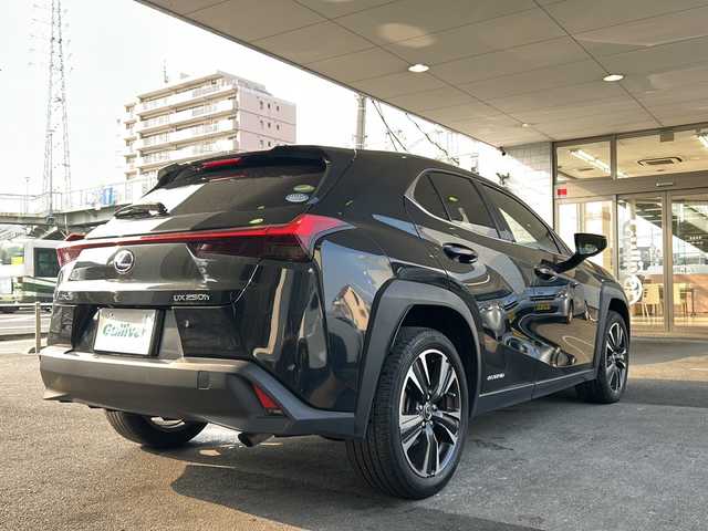 レクサス ＵＸ 250h 京都府 2020(令2)年 7.5万km グラファイトブラックガラスフレーク ディスプレイオーディオナビ　/Ｍｉｒａｃａｓｔ　/レクサスセーフティセンス/レーダークルーズコントロール/レーンキープアシスト/オートマチックハイビーム/プリクラッシュセーフティ/HUD　/BSM　/PKSA　/クリアランスソナー/ステアリングヒーター/メモリーパワーシート/シートヒーター　/全方位カメラ　/フルセグTV/電動格納ミラー/ウィンカーミラー/電動リアゲート/プッシュスタート/スマートキー/禁煙車