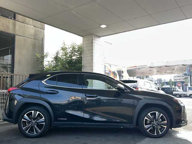 レクサス ＵＸ 250h 京都府 2020(令2)年 7.5万km グラファイトブラックガラスフレーク ディスプレイオーディオナビ　/Ｍｉｒａｃａｓｔ　/レクサスセーフティセンス/レーダークルーズコントロール/レーンキープアシスト/オートマチックハイビーム/プリクラッシュセーフティ/HUD　/BSM　/PKSA　/クリアランスソナー/ステアリングヒーター/メモリーパワーシート/シートヒーター　/全方位カメラ　/フルセグTV/電動格納ミラー/ウィンカーミラー/電動リアゲート/プッシュスタート/スマートキー/禁煙車
