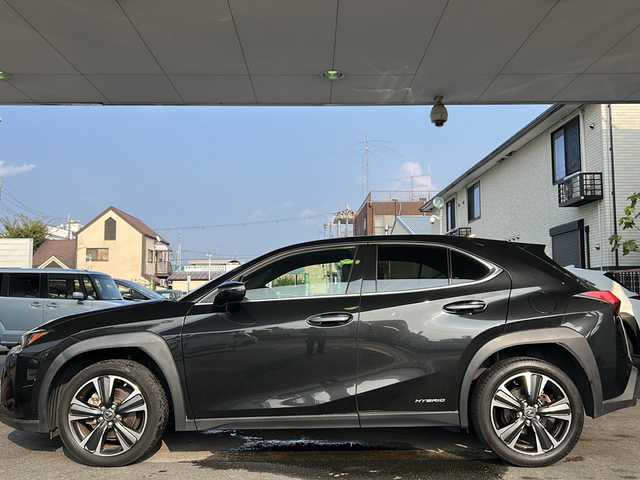 レクサス ＵＸ 250h 京都府 2020(令2)年 7.5万km グラファイトブラックガラスフレーク ディスプレイオーディオナビ　/Ｍｉｒａｃａｓｔ　/レクサスセーフティセンス/レーダークルーズコントロール/レーンキープアシスト/オートマチックハイビーム/プリクラッシュセーフティ/HUD　/BSM　/PKSA　/クリアランスソナー/ステアリングヒーター/メモリーパワーシート/シートヒーター　/全方位カメラ　/フルセグTV/電動格納ミラー/ウィンカーミラー/電動リアゲート/プッシュスタート/スマートキー/禁煙車