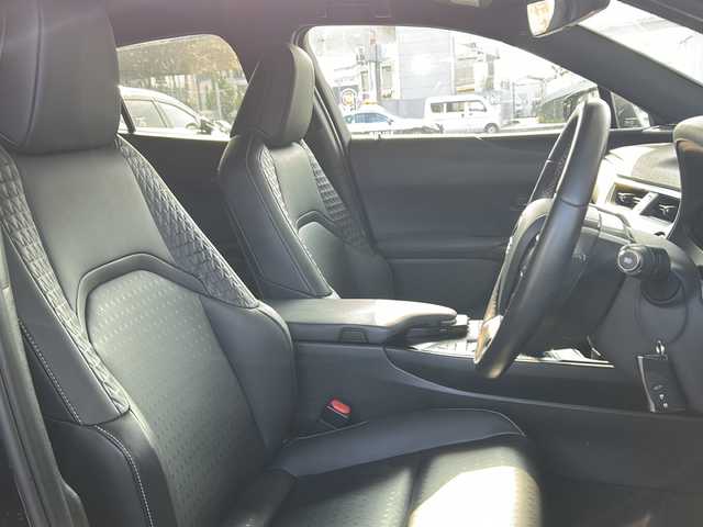 レクサス ＵＸ 250h 京都府 2020(令2)年 7.5万km グラファイトブラックガラスフレーク ディスプレイオーディオナビ　/Ｍｉｒａｃａｓｔ　/レクサスセーフティセンス/レーダークルーズコントロール/レーンキープアシスト/オートマチックハイビーム/プリクラッシュセーフティ/HUD　/BSM　/PKSA　/クリアランスソナー/ステアリングヒーター/メモリーパワーシート/シートヒーター　/全方位カメラ　/フルセグTV/電動格納ミラー/ウィンカーミラー/電動リアゲート/プッシュスタート/スマートキー/禁煙車
