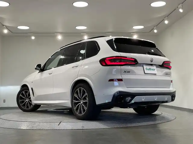 ＢＭＷ ＢＭＷ Ｘ５ xDrive 40d Mスポーツ 愛知県 2022(令4)年 1.2万km パール サンルーフ/アラウンドビューモニター/harman kardonサウンド・システム/本革シート/パワーシート【シートメモリー機能付】/シートヒーター/シートクーラー/衝突軽減ブレーキ/ブラインドスポットモニター/レーダークルーズコントロール/レーンキープアシスト/クリアランスソナー/パーキングアシスト/ダウンヒルアシストコントロール/パワーバックドア/パドルシフト/前後ドライブレコーダー