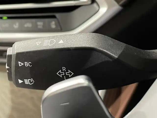 ＢＭＷ ＢＭＷ Ｘ５ xDrive 40d Mスポーツ 愛知県 2022(令4)年 1.2万km パール サンルーフ/アラウンドビューモニター/harman kardonサウンド・システム/本革シート/パワーシート【シートメモリー機能付】/シートヒーター/シートクーラー/衝突軽減ブレーキ/ブラインドスポットモニター/レーダークルーズコントロール/レーンキープアシスト/クリアランスソナー/パーキングアシスト/ダウンヒルアシストコントロール/パワーバックドア/パドルシフト/前後ドライブレコーダー