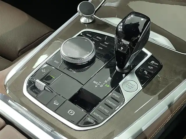 ＢＭＷ ＢＭＷ Ｘ５ xDrive 40d Mスポーツ 愛知県 2022(令4)年 1.2万km パール サンルーフ/アラウンドビューモニター/harman kardonサウンド・システム/本革シート/パワーシート【シートメモリー機能付】/シートヒーター/シートクーラー/衝突軽減ブレーキ/ブラインドスポットモニター/レーダークルーズコントロール/レーンキープアシスト/クリアランスソナー/パーキングアシスト/ダウンヒルアシストコントロール/パワーバックドア/パドルシフト/前後ドライブレコーダー