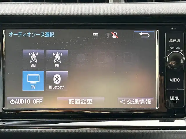 トヨタ アクア S 兵庫県 2015(平27)年 8.2万km ライムホワイトパールクリスタルシャイン 純正ナビ/BTオーディオ/フルセグTV/バックカメラ/ETC/ステアリングスイッチ/ドアバイザー/スマートキー/純正フロアマット/フォグランプ/オートライト/横滑り防止装置/スタートボタン