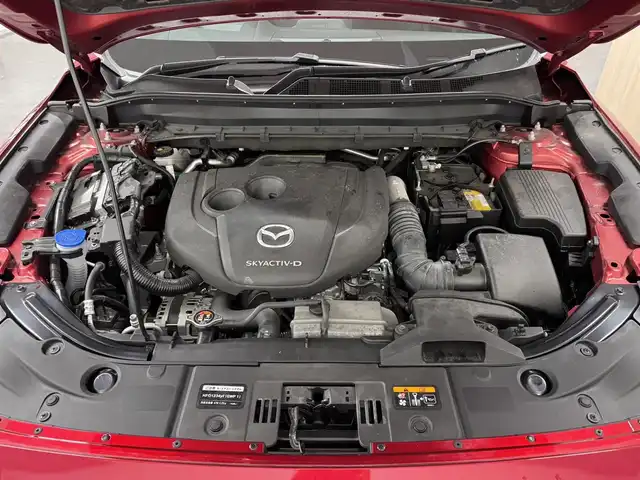 マツダ ＣＸ－５ XD ブラックトーンエディション 三重県 2023(令5)年 2.4万km ソウルレッドクリスタルM 2.2L ディーゼルターボ/FF/MTモード付フロア6AT/10.25インチ センターディスプレイ（ナビ搭載）*/（FM/AM/Bluetooth/USB/SDREC/TV*/ワイヤレス対応AppleCarPlay/AndroidAuto）/360°ビュー・モニター/ETC2.0/i-ACTIVSENSE/［運転支援］/・クルージング＆トラフィックサポート*/・速度標識警報/・ドライバーアテンションアラート/・マツダレーダークルーズコントロール/［リスク警報］/・車間認知支援システム/・車線逸脱警報システム/・ブラインドスポットモニタリング［BSM］/［リスク回避支援］/・レーンキープアシストシステム/［事故回避支援］/・スマートブレーキサポート［SBS］/・パーキングセンサー/装備/・ハンズフリーパワーテールゲート*/・ワイヤレス充電（qi）*/・ハーフレザー/・シートヒーター（D/N）/・ステアリングヒーター/・アクティブドライビングディスプレイ/・パワーシート（D10way）/・左右独立オートエアコン/・電子パーキングブレーキ＆オートホールド/・パドルシフト/・プッシュスタート/・ブラックトーンED専用19inAW/・保/取/ナビ取/など/*…メーカーOP