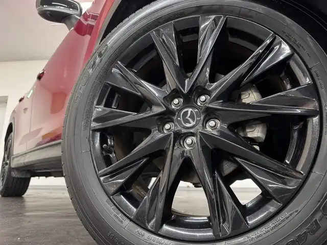 マツダ ＣＸ－５ XD ブラックトーンエディション 三重県 2023(令5)年 2.4万km ソウルレッドクリスタルM 2.2L ディーゼルターボ/FF/MTモード付フロア6AT/10.25インチ センターディスプレイ（ナビ搭載）*/（FM/AM/Bluetooth/USB/SDREC/TV*/ワイヤレス対応AppleCarPlay/AndroidAuto）/360°ビュー・モニター/ETC2.0/i-ACTIVSENSE/［運転支援］/・クルージング＆トラフィックサポート*/・速度標識警報/・ドライバーアテンションアラート/・マツダレーダークルーズコントロール/［リスク警報］/・車間認知支援システム/・車線逸脱警報システム/・ブラインドスポットモニタリング［BSM］/［リスク回避支援］/・レーンキープアシストシステム/［事故回避支援］/・スマートブレーキサポート［SBS］/・パーキングセンサー/装備/・ハンズフリーパワーテールゲート*/・ワイヤレス充電（qi）*/・ハーフレザー/・シートヒーター（D/N）/・ステアリングヒーター/・アクティブドライビングディスプレイ/・パワーシート（D10way）/・左右独立オートエアコン/・電子パーキングブレーキ＆オートホールド/・パドルシフト/・プッシュスタート/・ブラックトーンED専用19inAW/・保/取/ナビ取/など/*…メーカーOP