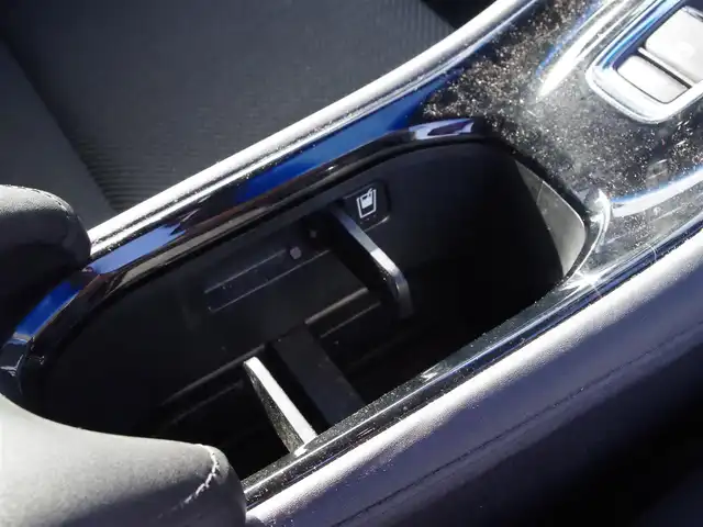 ホンダ ヴェゼル ハイブリッド X 埼玉県 2014(平26)年 8.1万km Ｄグリーン オートクルーズコントロール/ワンセグTV/バックカメラ/CD再生可/Bluetooth/ETC/ドラレコ/純正16インチAW/タバコ臭あり