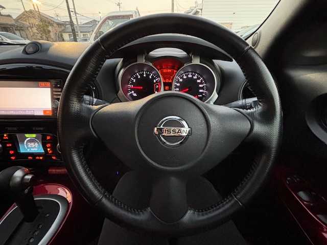 日産 ジューク 15RS タイプV 宮城県 2012(平24)年 6.4万km サファイアブラック 登録時走行距離６３１９５ｋｍ/ドライブレコーダー前後/純正ナビ/・フルセグ/・Bluetooth/・AM/FM/バックカメラ/オートライト/プッシュスタート/スマートキー/スマートキー/横滑り防止機能/フォグランプ/純正アルミホイール/ウインカーミラー/ドアバイザー/ヘッドライトレベライザー/純正フロアマット