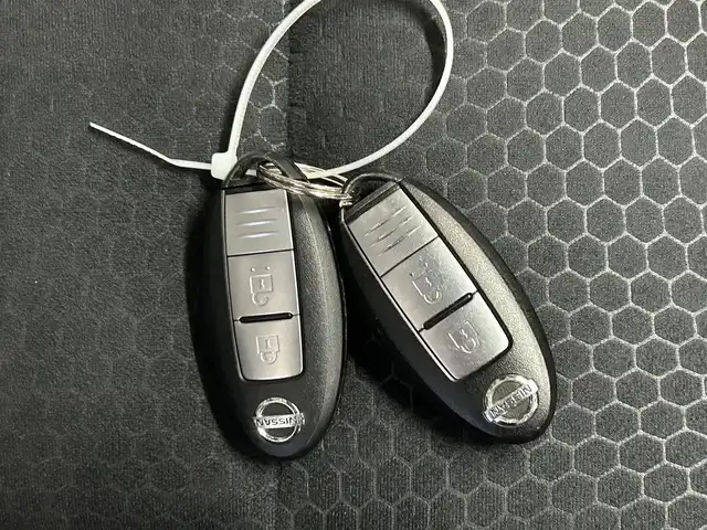 日産 ジューク 15RS タイプV 宮城県 2012(平24)年 6.4万km サファイアブラック 登録時走行距離６３１９５ｋｍ/ドライブレコーダー前後/純正ナビ/・フルセグ/・Bluetooth/・AM/FM/バックカメラ/オートライト/プッシュスタート/スマートキー/スマートキー/横滑り防止機能/フォグランプ/純正アルミホイール/ウインカーミラー/ドアバイザー/ヘッドライトレベライザー/純正フロアマット