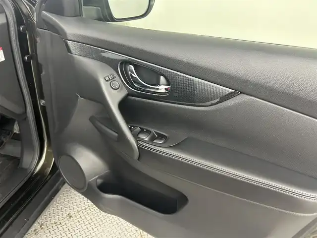 日産 エクストレイル 20X エマージェンシーブレーキ 道央・札幌 2014(平26)年 8万km チタニウムカーキ ・４WD/・日産コネクトSDナビ/　CD/DVD/USB/AUX/BT/フルセグTV/・TVキャンセラー/・ステアリングスイッチ/・アラウンドビューモニター/・ビルトインETC/・衝突軽減ブレーキ/・レーンキープアシスト/・後側方車両検知警報/・コーナリングスタビリティアシスト/・クリアランスソナー/・横滑り防止装置/・ABS/・アイドリングストップ/・ダウンヒルアシストコントロール/・オートライト/・LEDヘッドライト/・フロントフォグランプ/・カプロンシート/・D+N席シートヒーター/・純正フロアマット/・トノカバー/・プッシュスタート/・スマートキー/・スペアキー