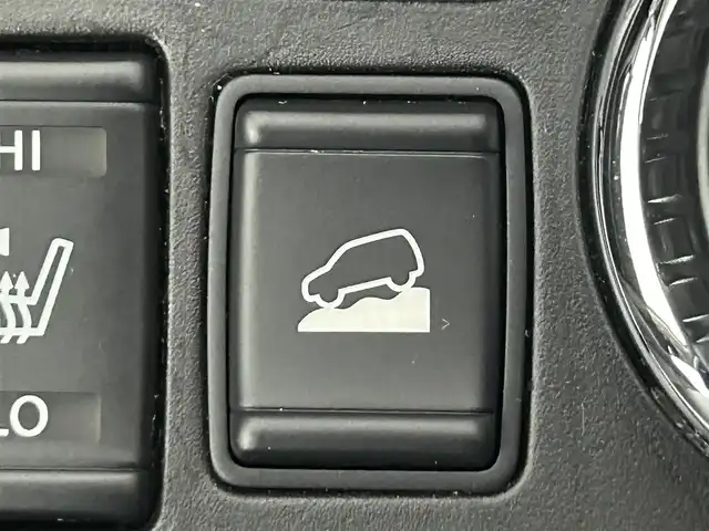 日産 エクストレイル 20X エマージェンシーブレーキ 道央・札幌 2014(平26)年 8万km チタニウムカーキ ・４WD/・日産コネクトSDナビ/　CD/DVD/USB/AUX/BT/フルセグTV/・TVキャンセラー/・ステアリングスイッチ/・アラウンドビューモニター/・ビルトインETC/・衝突軽減ブレーキ/・レーンキープアシスト/・後側方車両検知警報/・コーナリングスタビリティアシスト/・クリアランスソナー/・横滑り防止装置/・ABS/・アイドリングストップ/・ダウンヒルアシストコントロール/・オートライト/・LEDヘッドライト/・フロントフォグランプ/・カプロンシート/・D+N席シートヒーター/・純正フロアマット/・トノカバー/・プッシュスタート/・スマートキー/・スペアキー