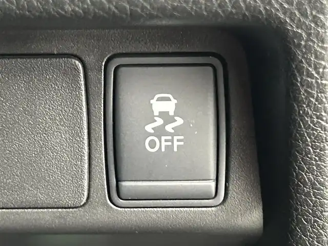 日産 エクストレイル 20X エマージェンシーブレーキ 道央・札幌 2014(平26)年 8万km チタニウムカーキ ・４WD/・日産コネクトSDナビ/　CD/DVD/USB/AUX/BT/フルセグTV/・TVキャンセラー/・ステアリングスイッチ/・アラウンドビューモニター/・ビルトインETC/・衝突軽減ブレーキ/・レーンキープアシスト/・後側方車両検知警報/・コーナリングスタビリティアシスト/・クリアランスソナー/・横滑り防止装置/・ABS/・アイドリングストップ/・ダウンヒルアシストコントロール/・オートライト/・LEDヘッドライト/・フロントフォグランプ/・カプロンシート/・D+N席シートヒーター/・純正フロアマット/・トノカバー/・プッシュスタート/・スマートキー/・スペアキー