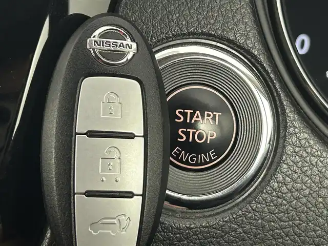 日産 エクストレイル 20X エマージェンシーブレーキ 道央・札幌 2014(平26)年 8万km チタニウムカーキ ・４WD/・日産コネクトSDナビ/　CD/DVD/USB/AUX/BT/フルセグTV/・TVキャンセラー/・ステアリングスイッチ/・アラウンドビューモニター/・ビルトインETC/・衝突軽減ブレーキ/・レーンキープアシスト/・後側方車両検知警報/・コーナリングスタビリティアシスト/・クリアランスソナー/・横滑り防止装置/・ABS/・アイドリングストップ/・ダウンヒルアシストコントロール/・オートライト/・LEDヘッドライト/・フロントフォグランプ/・カプロンシート/・D+N席シートヒーター/・純正フロアマット/・トノカバー/・プッシュスタート/・スマートキー/・スペアキー