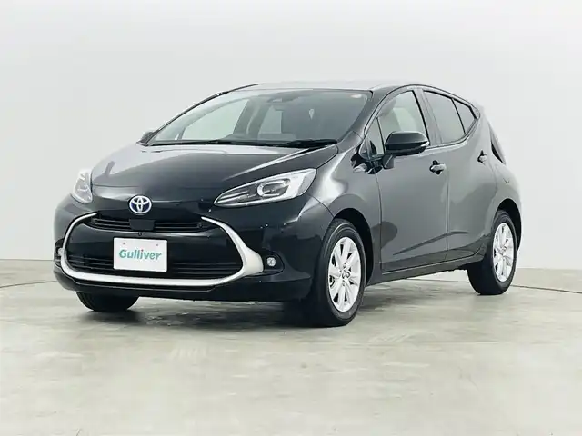 トヨタ アクア Z 福島県 2025(令7)年 0.8万km ブラック トヨタ セーフティセンス/・プリクラッシュセーフティ/・レーントレーシングアシスト/・レーダークルーズコントロール/・オートマチックハイビーム/・ロードサインアシスト/・先行車発進告知機能：/・パーキングサポートブレーキ/・ブラインドスポットモニター/・パノラミックビューモニター/・緊急時操舵支援/・プロアクティブドライビングアシスト/・カラーヘッドアップディスプレイ/純正ディスプレイオーディオ/・Bluetooth/AM・FM/USB/・バックカメラ/・360度カメラ/・ETC/デジタルインナーミラー型前方ドライブレコーダー/プッシュスタート/・スマートキー/フロアマット/革巻きステアリング/・ステアリングスイッチ/電装格納ミラー/LEDライト/・フォグライト/・ヘッドライトリベライザー