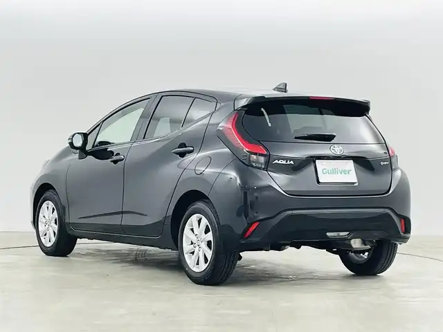 トヨタ アクア Z 福島県 2025(令7)年 0.8万km ブラック トヨタ セーフティセンス/・プリクラッシュセーフティ/・レーントレーシングアシスト/・レーダークルーズコントロール/・オートマチックハイビーム/・ロードサインアシスト/・先行車発進告知機能：/・パーキングサポートブレーキ/・ブラインドスポットモニター/・パノラミックビューモニター/・緊急時操舵支援/・プロアクティブドライビングアシスト/・カラーヘッドアップディスプレイ/純正ディスプレイオーディオ/・Bluetooth/AM・FM/USB/・バックカメラ/・360度カメラ/・ETC/デジタルインナーミラー型前方ドライブレコーダー/プッシュスタート/・スマートキー/フロアマット/革巻きステアリング/・ステアリングスイッチ/電装格納ミラー/LEDライト/・フォグライト/・ヘッドライトリベライザー