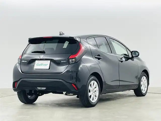 トヨタ アクア Z 福島県 2025(令7)年 0.8万km ブラック トヨタ セーフティセンス/・プリクラッシュセーフティ/・レーントレーシングアシスト/・レーダークルーズコントロール/・オートマチックハイビーム/・ロードサインアシスト/・先行車発進告知機能：/・パーキングサポートブレーキ/・ブラインドスポットモニター/・パノラミックビューモニター/・緊急時操舵支援/・プロアクティブドライビングアシスト/・カラーヘッドアップディスプレイ/純正ディスプレイオーディオ/・Bluetooth/AM・FM/USB/・バックカメラ/・360度カメラ/・ETC/デジタルインナーミラー型前方ドライブレコーダー/プッシュスタート/・スマートキー/フロアマット/革巻きステアリング/・ステアリングスイッチ/電装格納ミラー/LEDライト/・フォグライト/・ヘッドライトリベライザー