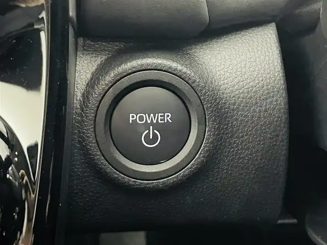 トヨタ アクア Z 福島県 2025(令7)年 0.8万km ブラック トヨタ セーフティセンス/・プリクラッシュセーフティ/・レーントレーシングアシスト/・レーダークルーズコントロール/・オートマチックハイビーム/・ロードサインアシスト/・先行車発進告知機能：/・パーキングサポートブレーキ/・ブラインドスポットモニター/・パノラミックビューモニター/・緊急時操舵支援/・プロアクティブドライビングアシスト/・カラーヘッドアップディスプレイ/純正ディスプレイオーディオ/・Bluetooth/AM・FM/USB/・バックカメラ/・360度カメラ/・ETC/デジタルインナーミラー型前方ドライブレコーダー/プッシュスタート/・スマートキー/フロアマット/革巻きステアリング/・ステアリングスイッチ/電装格納ミラー/LEDライト/・フォグライト/・ヘッドライトリベライザー