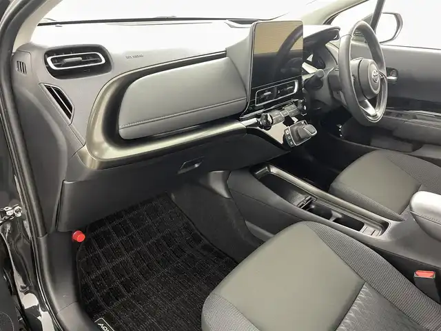 トヨタ アクア Z 福島県 2025(令7)年 0.8万km ブラック トヨタ セーフティセンス/・プリクラッシュセーフティ/・レーントレーシングアシスト/・レーダークルーズコントロール/・オートマチックハイビーム/・ロードサインアシスト/・先行車発進告知機能：/・パーキングサポートブレーキ/・ブラインドスポットモニター/・パノラミックビューモニター/・緊急時操舵支援/・プロアクティブドライビングアシスト/・カラーヘッドアップディスプレイ/純正ディスプレイオーディオ/・Bluetooth/AM・FM/USB/・バックカメラ/・360度カメラ/・ETC/デジタルインナーミラー型前方ドライブレコーダー/プッシュスタート/・スマートキー/フロアマット/革巻きステアリング/・ステアリングスイッチ/電装格納ミラー/LEDライト/・フォグライト/・ヘッドライトリベライザー