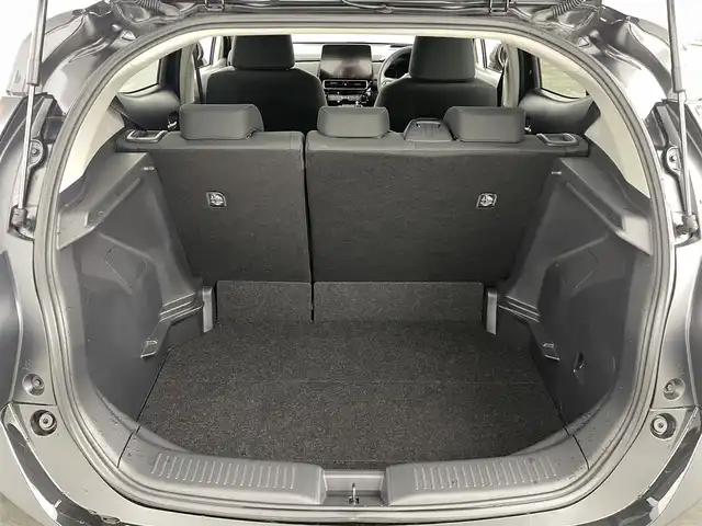 トヨタ アクア Z 福島県 2025(令7)年 0.8万km ブラック トヨタ セーフティセンス/・プリクラッシュセーフティ/・レーントレーシングアシスト/・レーダークルーズコントロール/・オートマチックハイビーム/・ロードサインアシスト/・先行車発進告知機能：/・パーキングサポートブレーキ/・ブラインドスポットモニター/・パノラミックビューモニター/・緊急時操舵支援/・プロアクティブドライビングアシスト/・カラーヘッドアップディスプレイ/純正ディスプレイオーディオ/・Bluetooth/AM・FM/USB/・バックカメラ/・360度カメラ/・ETC/デジタルインナーミラー型前方ドライブレコーダー/プッシュスタート/・スマートキー/フロアマット/革巻きステアリング/・ステアリングスイッチ/電装格納ミラー/LEDライト/・フォグライト/・ヘッドライトリベライザー