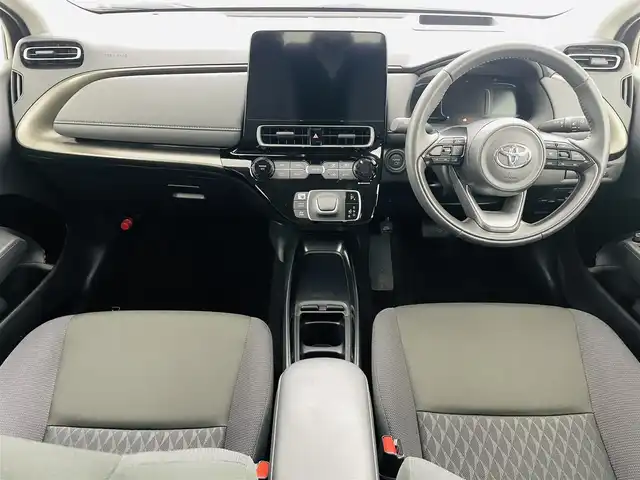 トヨタ アクア Z 福島県 2025(令7)年 0.8万km ブラック トヨタ セーフティセンス/・プリクラッシュセーフティ/・レーントレーシングアシスト/・レーダークルーズコントロール/・オートマチックハイビーム/・ロードサインアシスト/・先行車発進告知機能：/・パーキングサポートブレーキ/・ブラインドスポットモニター/・パノラミックビューモニター/・緊急時操舵支援/・プロアクティブドライビングアシスト/・カラーヘッドアップディスプレイ/純正ディスプレイオーディオ/・Bluetooth/AM・FM/USB/・バックカメラ/・360度カメラ/・ETC/デジタルインナーミラー型前方ドライブレコーダー/プッシュスタート/・スマートキー/フロアマット/革巻きステアリング/・ステアリングスイッチ/電装格納ミラー/LEDライト/・フォグライト/・ヘッドライトリベライザー