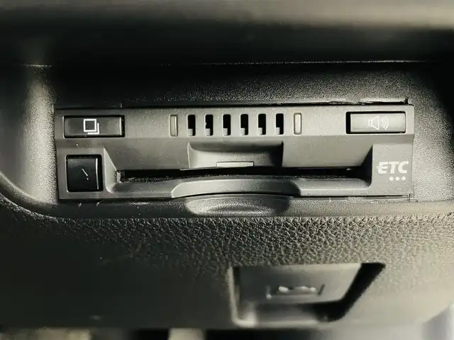 トヨタ アクア Z 福島県 2025(令7)年 0.8万km ブラック トヨタ セーフティセンス/・プリクラッシュセーフティ/・レーントレーシングアシスト/・レーダークルーズコントロール/・オートマチックハイビーム/・ロードサインアシスト/・先行車発進告知機能：/・パーキングサポートブレーキ/・ブラインドスポットモニター/・パノラミックビューモニター/・緊急時操舵支援/・プロアクティブドライビングアシスト/・カラーヘッドアップディスプレイ/純正ディスプレイオーディオ/・Bluetooth/AM・FM/USB/・バックカメラ/・360度カメラ/・ETC/デジタルインナーミラー型前方ドライブレコーダー/プッシュスタート/・スマートキー/フロアマット/革巻きステアリング/・ステアリングスイッチ/電装格納ミラー/LEDライト/・フォグライト/・ヘッドライトリベライザー