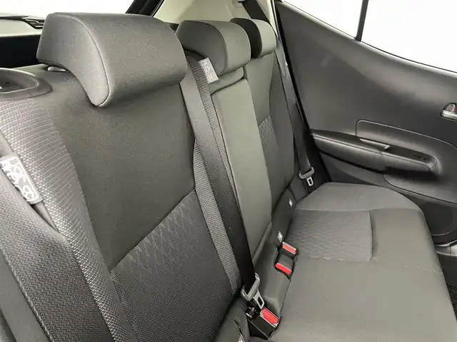 トヨタ アクア Z 福島県 2025(令7)年 0.8万km ブラック トヨタ セーフティセンス/・プリクラッシュセーフティ/・レーントレーシングアシスト/・レーダークルーズコントロール/・オートマチックハイビーム/・ロードサインアシスト/・先行車発進告知機能：/・パーキングサポートブレーキ/・ブラインドスポットモニター/・パノラミックビューモニター/・緊急時操舵支援/・プロアクティブドライビングアシスト/・カラーヘッドアップディスプレイ/純正ディスプレイオーディオ/・Bluetooth/AM・FM/USB/・バックカメラ/・360度カメラ/・ETC/デジタルインナーミラー型前方ドライブレコーダー/プッシュスタート/・スマートキー/フロアマット/革巻きステアリング/・ステアリングスイッチ/電装格納ミラー/LEDライト/・フォグライト/・ヘッドライトリベライザー