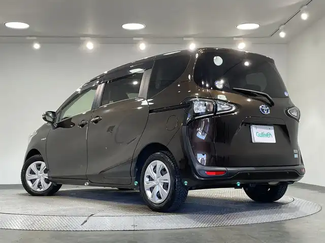 トヨタ シエンタ ハイブリッド G 愛知県 2019(令1)年 2万km ヴィンテージブラウンパールクリスタルシャイン 純正ナビ（NSCN-W68)/（AM/FM/CD/SD/Bluetooth/地デジ/AUX)　/トヨタセーフティセンスC　/　　-衝突軽減ブレーキ　/　　-オートマチックハイビーム/　　-レーンディパーチャーアラート/両側パワースライドドア　/ビルトインＥＴＣ　/クルーズコントロール　/バックカメラ　/ドライブレコーダー　/パーキングソナー/先行車発進告知機能/USB接続/プッシュスタート/　　-スマートキー/純正フロアマット