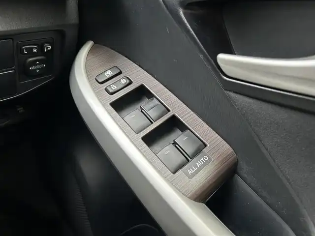 トヨタ プリウス S 群馬県 2015(平27)年 5.3万km ホワイトパールクリスタルシャイン 純正SDナビ/AM/FM/CD/DVD/SD/BT/フルセグTV/バックカメラ/カロッツェリアサブウーハー/TRDエアロ(前後)/オートライト/純正マフラー積込/純正フロアマット/純正アルミホイール/取扱説明書/保証書