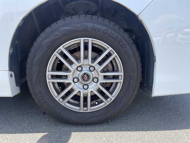 トヨタ ヴォクシー V 東京都 2014(平26)年 7.7万km ホワイトパールクリスタルシャイン 純正メモリナビ〔NSZT-W62G〕/BT/CD/DVD/フルセグTV/バックカメラ/片側パワースライドドア/クルーズコントロール/ビルトインETC/ドライブレコーダー/トヨタセーフティセンスC/　・プリクラッシュセーフティシステム/　・レーンディパーチャーアラート/　・オートマチックハイビーム/LEDオートライト/純正15インチアルミホイール/純正フロアマット/後席ロールサンシェード/MTモード付AT/フォグランプ/純正１６インチホイール付きサマータイヤ車載/プッシュスタート/スマートキー/保証書/整備記録簿/取扱説明書