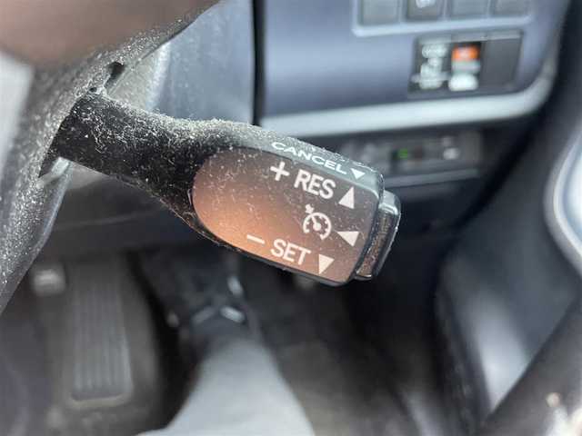 トヨタ ヴォクシー V 東京都 2014(平26)年 7.7万km ホワイトパールクリスタルシャイン 純正メモリナビ〔NSZT-W62G〕/BT/CD/DVD/フルセグTV/バックカメラ/片側パワースライドドア/クルーズコントロール/ビルトインETC/ドライブレコーダー/トヨタセーフティセンスC/　・プリクラッシュセーフティシステム/　・レーンディパーチャーアラート/　・オートマチックハイビーム/LEDオートライト/純正15インチアルミホイール/純正フロアマット/後席ロールサンシェード/MTモード付AT/フォグランプ/純正１６インチホイール付きサマータイヤ車載/プッシュスタート/スマートキー/保証書/整備記録簿/取扱説明書