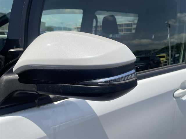 トヨタ ヴォクシー V 東京都 2014(平26)年 7.7万km ホワイトパールクリスタルシャイン 純正メモリナビ〔NSZT-W62G〕/BT/CD/DVD/フルセグTV/バックカメラ/片側パワースライドドア/クルーズコントロール/ビルトインETC/ドライブレコーダー/トヨタセーフティセンスC/　・プリクラッシュセーフティシステム/　・レーンディパーチャーアラート/　・オートマチックハイビーム/LEDオートライト/純正15インチアルミホイール/純正フロアマット/後席ロールサンシェード/MTモード付AT/フォグランプ/純正１６インチホイール付きサマータイヤ車載/プッシュスタート/スマートキー/保証書/整備記録簿/取扱説明書