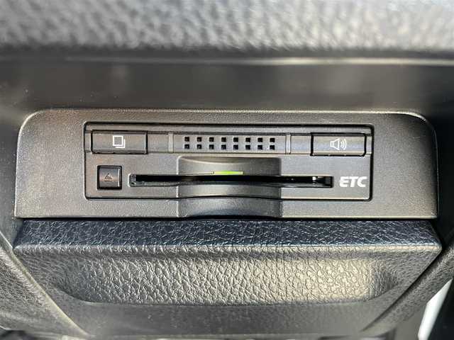 トヨタ ヴォクシー V 東京都 2014(平26)年 7.7万km ホワイトパールクリスタルシャイン 純正メモリナビ〔NSZT-W62G〕/BT/CD/DVD/フルセグTV/バックカメラ/片側パワースライドドア/クルーズコントロール/ビルトインETC/ドライブレコーダー/トヨタセーフティセンスC/　・プリクラッシュセーフティシステム/　・レーンディパーチャーアラート/　・オートマチックハイビーム/LEDオートライト/純正15インチアルミホイール/純正フロアマット/後席ロールサンシェード/MTモード付AT/フォグランプ/純正１６インチホイール付きサマータイヤ車載/プッシュスタート/スマートキー/保証書/整備記録簿/取扱説明書