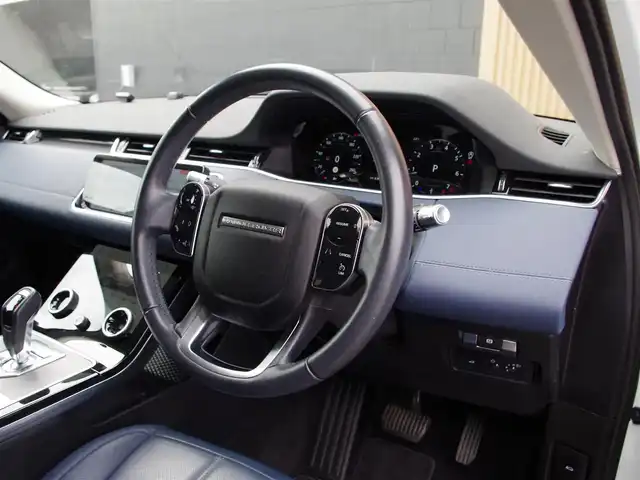 ランドローバー レンジローバーイヴォーク S 埼玉県 2020(令2)年 5.8万km 白 ネイビーレザーシート /アダプティブクルーズコントロール /CarPlay /デジタルメーター /ブラインドスポットモニター /全周囲カメラ /純正ナビ /ETC /デジタルインナーミラー /シートヒーター /シートポジションメモリー機能
