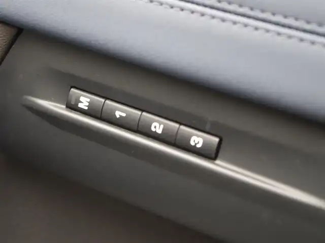 ランドローバー レンジローバーイヴォーク S 埼玉県 2020(令2)年 5.8万km 白 ネイビーレザーシート /アダプティブクルーズコントロール /CarPlay /デジタルメーター /ブラインドスポットモニター /全周囲カメラ /純正ナビ /ETC /デジタルインナーミラー /シートヒーター /シートポジションメモリー機能