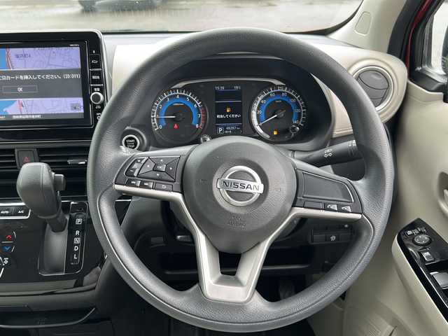 日産 デイズ X 宮崎県 2020(令2)年 4.9万km スパークリングレッドM 純正SDナビ（Bluetooth/CD/DVD/TV）/全周囲カメラ/ステアリングリモコン/運転支援サポート/エマージェンシーブレーキ/車線逸脱警報/スマートキー/プッシュスタート/ドライブレコーダー（SDなし）/アイドリングストップ/電動格納ミラー/純正フロアマット