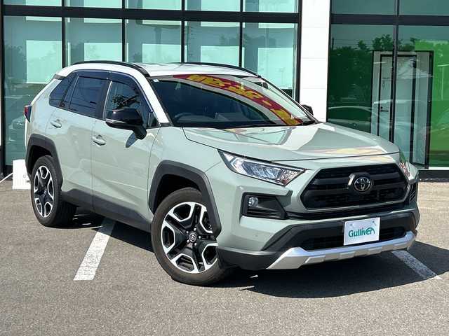 トヨタ ＲＡＶ４ アドベンチャー 和歌山県 2020(令2)年 6.9万km アッシュグレーメタリック/アーバンカーキ 純正9インチナビ（NSZT-Y68T）/フルセグTV/Bluetooth/CD/SD/バックカメラ/ビルトインETC2.0/前後ドライブレコーダー/トヨタセーフティーセンス/PCS（プリクラッシュセーフティ）/LTA（レーントレーシングアシスト）/BSM（ブラインドスポットモニター）/RCTA（リヤクロストラフィックアラート）/PKSB（パーキングサポートブレーキ）/RSA（ロードサインアシスト）/レーダークルーズコントロール/クリアランスソナー/本革ステアリング/ステアリングヒーター/ステアリングスイッチ/レザーシート/運転席パワーシート/前席シートヒーター/前席シートベンチレーション/LEDヘッドライト/フォグランプ/オートライト/オートハイビーム/純正19インチAW/ドアバイザー/純正フロアマット/プッシュスタート/スマートキー