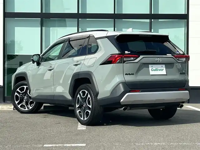 トヨタ ＲＡＶ４ アドベンチャー 和歌山県 2020(令2)年 6.9万km アッシュグレーメタリック/アーバンカーキ 純正9インチナビ（NSZT-Y68T）/フルセグTV/Bluetooth/CD/SD/バックカメラ/ビルトインETC2.0/前後ドライブレコーダー/トヨタセーフティーセンス/PCS（プリクラッシュセーフティ）/LTA（レーントレーシングアシスト）/BSM（ブラインドスポットモニター）/RCTA（リヤクロストラフィックアラート）/PKSB（パーキングサポートブレーキ）/RSA（ロードサインアシスト）/レーダークルーズコントロール/クリアランスソナー/本革ステアリング/ステアリングヒーター/ステアリングスイッチ/レザーシート/運転席パワーシート/前席シートヒーター/前席シートベンチレーション/LEDヘッドライト/フォグランプ/オートライト/オートハイビーム/純正19インチAW/ドアバイザー/純正フロアマット/プッシュスタート/スマートキー
