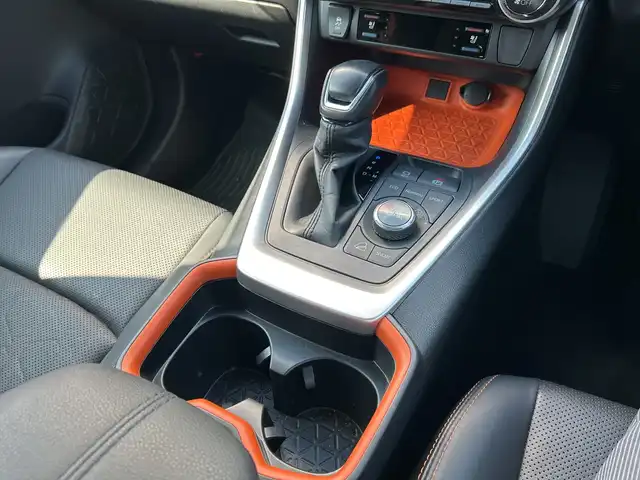 トヨタ ＲＡＶ４ アドベンチャー 和歌山県 2020(令2)年 6.9万km アッシュグレーメタリック/アーバンカーキ 純正9インチナビ（NSZT-Y68T）/フルセグTV/Bluetooth/CD/SD/バックカメラ/ビルトインETC2.0/前後ドライブレコーダー/トヨタセーフティーセンス/PCS（プリクラッシュセーフティ）/LTA（レーントレーシングアシスト）/BSM（ブラインドスポットモニター）/RCTA（リヤクロストラフィックアラート）/PKSB（パーキングサポートブレーキ）/RSA（ロードサインアシスト）/レーダークルーズコントロール/クリアランスソナー/本革ステアリング/ステアリングヒーター/ステアリングスイッチ/レザーシート/運転席パワーシート/前席シートヒーター/前席シートベンチレーション/LEDヘッドライト/フォグランプ/オートライト/オートハイビーム/純正19インチAW/ドアバイザー/純正フロアマット/プッシュスタート/スマートキー