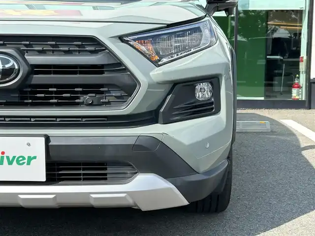 トヨタ ＲＡＶ４ アドベンチャー 和歌山県 2020(令2)年 6.9万km アッシュグレーメタリック/アーバンカーキ 純正9インチナビ（NSZT-Y68T）/フルセグTV/Bluetooth/CD/SD/バックカメラ/ビルトインETC2.0/前後ドライブレコーダー/トヨタセーフティーセンス/PCS（プリクラッシュセーフティ）/LTA（レーントレーシングアシスト）/BSM（ブラインドスポットモニター）/RCTA（リヤクロストラフィックアラート）/PKSB（パーキングサポートブレーキ）/RSA（ロードサインアシスト）/レーダークルーズコントロール/クリアランスソナー/本革ステアリング/ステアリングヒーター/ステアリングスイッチ/レザーシート/運転席パワーシート/前席シートヒーター/前席シートベンチレーション/LEDヘッドライト/フォグランプ/オートライト/オートハイビーム/純正19インチAW/ドアバイザー/純正フロアマット/プッシュスタート/スマートキー