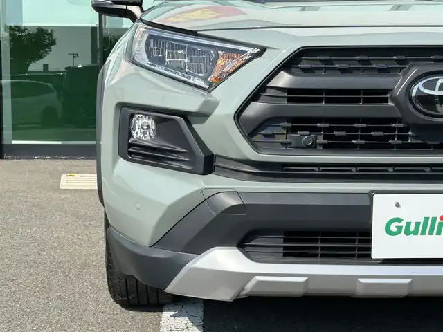 トヨタ ＲＡＶ４ アドベンチャー 和歌山県 2020(令2)年 6.9万km アッシュグレーメタリック/アーバンカーキ 純正9インチナビ（NSZT-Y68T）/フルセグTV/Bluetooth/CD/SD/バックカメラ/ビルトインETC2.0/前後ドライブレコーダー/トヨタセーフティーセンス/PCS（プリクラッシュセーフティ）/LTA（レーントレーシングアシスト）/BSM（ブラインドスポットモニター）/RCTA（リヤクロストラフィックアラート）/PKSB（パーキングサポートブレーキ）/RSA（ロードサインアシスト）/レーダークルーズコントロール/クリアランスソナー/本革ステアリング/ステアリングヒーター/ステアリングスイッチ/レザーシート/運転席パワーシート/前席シートヒーター/前席シートベンチレーション/LEDヘッドライト/フォグランプ/オートライト/オートハイビーム/純正19インチAW/ドアバイザー/純正フロアマット/プッシュスタート/スマートキー