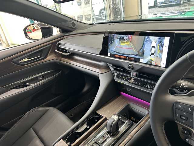 トヨタ クラウン Z 東京都 2024(令6)年 0.9万km プレシャスブラックパール ワンオーナー/純正ディスプレイオーディオ(ナビ機能付き)/(フルセグＴＶ/BT/USB/Miracast)/全方位カメラ/デジタルインナーミラー/パドルシフト/革巻きステアリング/レーダークルーズコントロール/ステアリングスイッチ/チルトテレスコピック機能/TVキャンセラー/コーナーセンサー/置くだけ充電機能/パノラミックビューモニター/アドバンスドパーク/電動パーキングブレーキ/オートホールド/LDA/BSM/PCS/PDA/RCTA/PKSB/SEA/AVSP/RSA/FCTA/全席パワーシート/運転席メモリーシート/全席シートヒーター/全席エアシート/後席マッサージシート/後席タッチパネル/リアプライバシーガラス/電動リアゲート/電動リアサンシェード/ヘッドアップディスプレイ/ETC2.0/AC100V電源/オートハイビーム/オートライト/フォグランプ/LED/AFS/電動格納ウインカーミラー/パワーバックドア/横滑り防止機能/オートエアコン/レザーシート/ISOFIX/新車時保証書/取扱説明書/スペアキー
