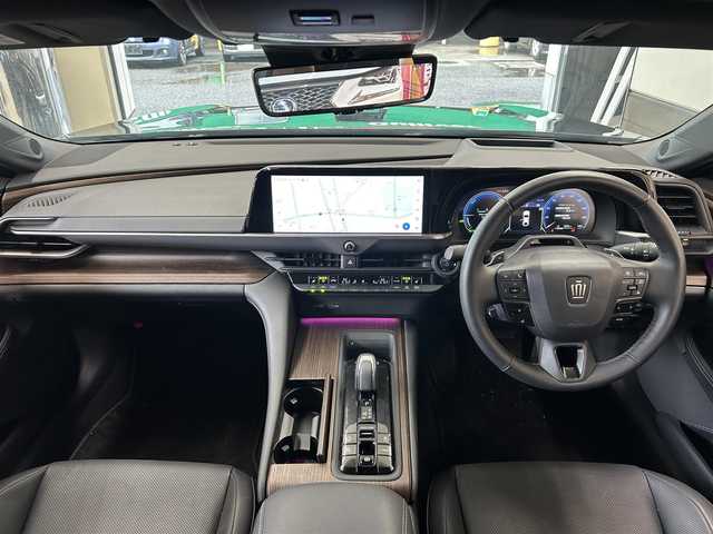 トヨタ クラウン Z 東京都 2024(令6)年 0.9万km プレシャスブラックパール ワンオーナー/純正ディスプレイオーディオ(ナビ機能付き)/(フルセグＴＶ/BT/USB/Miracast)/全方位カメラ/デジタルインナーミラー/パドルシフト/革巻きステアリング/レーダークルーズコントロール/ステアリングスイッチ/チルトテレスコピック機能/TVキャンセラー/コーナーセンサー/置くだけ充電機能/パノラミックビューモニター/アドバンスドパーク/電動パーキングブレーキ/オートホールド/LDA/BSM/PCS/PDA/RCTA/PKSB/SEA/AVSP/RSA/FCTA/全席パワーシート/運転席メモリーシート/全席シートヒーター/全席エアシート/後席マッサージシート/後席タッチパネル/リアプライバシーガラス/電動リアゲート/電動リアサンシェード/ヘッドアップディスプレイ/ETC2.0/AC100V電源/オートハイビーム/オートライト/フォグランプ/LED/AFS/電動格納ウインカーミラー/パワーバックドア/横滑り防止機能/オートエアコン/レザーシート/ISOFIX/新車時保証書/取扱説明書/スペアキー