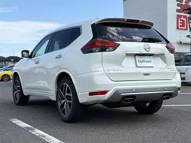 日産 エクストレイル モードプレミア ハイコントラストインテリア 大分県 2017(平29)年 6.1万km ブリリアントホワイトパール ・純正メモリーナビ/AM/FM/CD/DVD/Bluetooth/フルセグTV/・バックカメラ/・テレビキャンセラー/・ETC/・パワーバックドア/・全席シートヒーター/・カプロンシート/・アイドリングストップ/・プッシュスタート/・スマートキー/・LEDヘッドライト/・革巻きステアリング/・ステアリングスイッチ