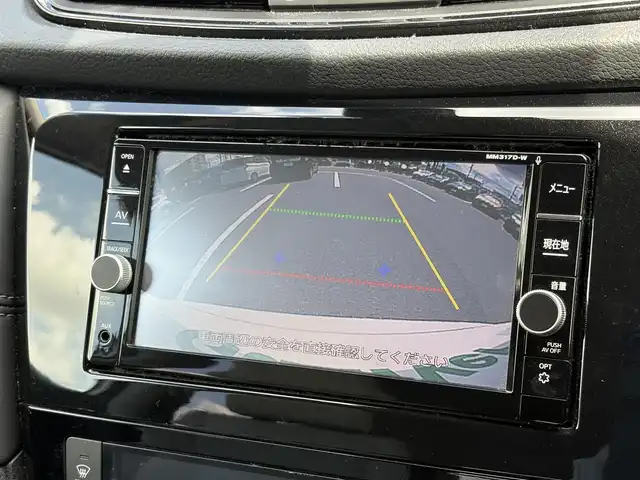 日産 エクストレイル モードプレミア ハイコントラストインテリア 大分県 2017(平29)年 6.1万km ブリリアントホワイトパール ・純正メモリーナビ/AM/FM/CD/DVD/Bluetooth/フルセグTV/・バックカメラ/・テレビキャンセラー/・ETC/・パワーバックドア/・全席シートヒーター/・カプロンシート/・アイドリングストップ/・プッシュスタート/・スマートキー/・LEDヘッドライト/・革巻きステアリング/・ステアリングスイッチ