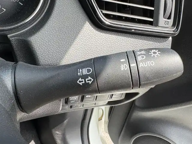 日産 エクストレイル モードプレミア ハイコントラストインテリア 大分県 2017(平29)年 6.1万km ブリリアントホワイトパール ・純正メモリーナビ/AM/FM/CD/DVD/Bluetooth/フルセグTV/・バックカメラ/・テレビキャンセラー/・ETC/・パワーバックドア/・全席シートヒーター/・カプロンシート/・アイドリングストップ/・プッシュスタート/・スマートキー/・LEDヘッドライト/・革巻きステアリング/・ステアリングスイッチ