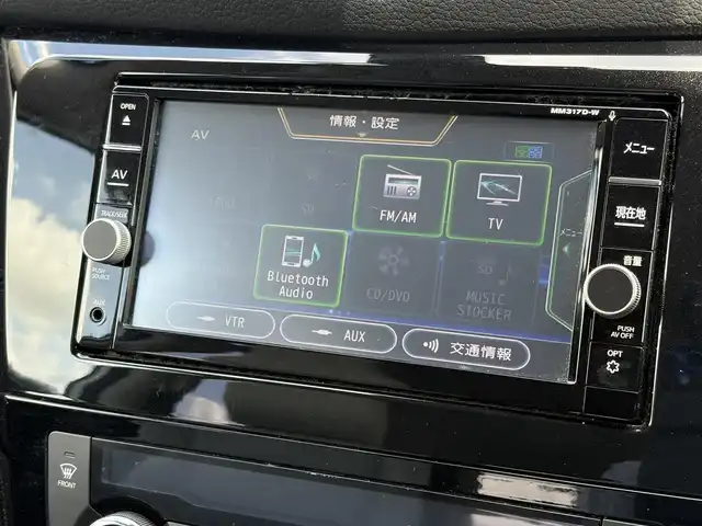 日産 エクストレイル モードプレミア ハイコントラストインテリア 大分県 2017(平29)年 6.1万km ブリリアントホワイトパール ・純正メモリーナビ/AM/FM/CD/DVD/Bluetooth/フルセグTV/・バックカメラ/・テレビキャンセラー/・ETC/・パワーバックドア/・全席シートヒーター/・カプロンシート/・アイドリングストップ/・プッシュスタート/・スマートキー/・LEDヘッドライト/・革巻きステアリング/・ステアリングスイッチ