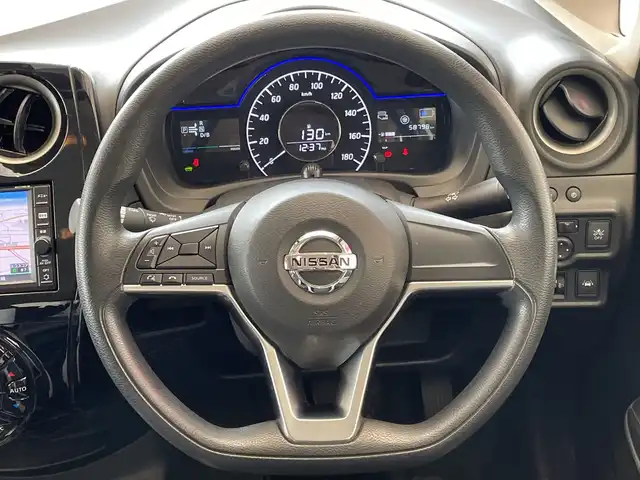 日産 ノート e－パワー X 埼玉県 2016(平28)年 5.9万km ダークメタルグレー エマージェンシーブレーキ　/純正メモリナビ/　　CD/BT/フルセグ　/アラウンドビューモニター　/ステアリング　/デジタルインナーミラー　/ETC