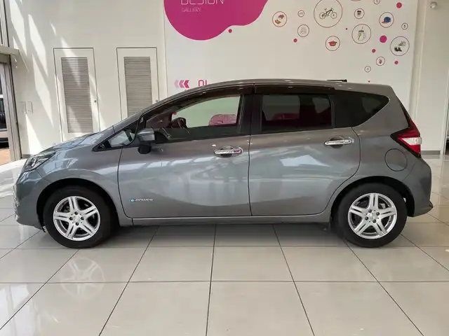 日産 ノート e－パワー X 埼玉県 2016(平28)年 5.9万km ダークメタルグレー エマージェンシーブレーキ　/純正メモリナビ/　　CD/BT/フルセグ　/アラウンドビューモニター　/ステアリング　/デジタルインナーミラー　/ETC
