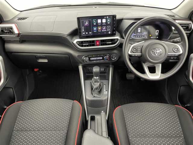 トヨタ ライズ G 富山県 2022(令4)年 1万km ブラックマイカメタリック 純正9型ディスプレイオーディオ/（AM/FM/BT/USB/HDMI/フルセグ）/バックカメラ/ETC/ブラインドスポットモニター/衝突被害軽減システム/コーナーセンサー/横滑り防止装置/アイドリングストップ/純正アルミホイール/純正フロアマット/オートLEDライト/ステアリングスイッチ/電動格納ミラー/スマートキー