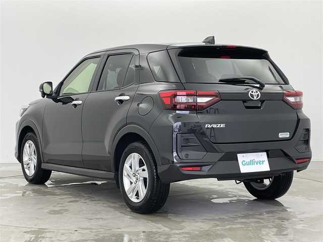 トヨタ ライズ G 富山県 2022(令4)年 1万km ブラックマイカメタリック 純正9型ディスプレイオーディオ/（AM/FM/BT/USB/HDMI/フルセグ）/バックカメラ/ETC/ブラインドスポットモニター/衝突被害軽減システム/コーナーセンサー/横滑り防止装置/アイドリングストップ/純正アルミホイール/純正フロアマット/オートLEDライト/ステアリングスイッチ/電動格納ミラー/スマートキー